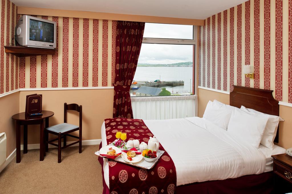 Logues Liscannor Hotel Room photo