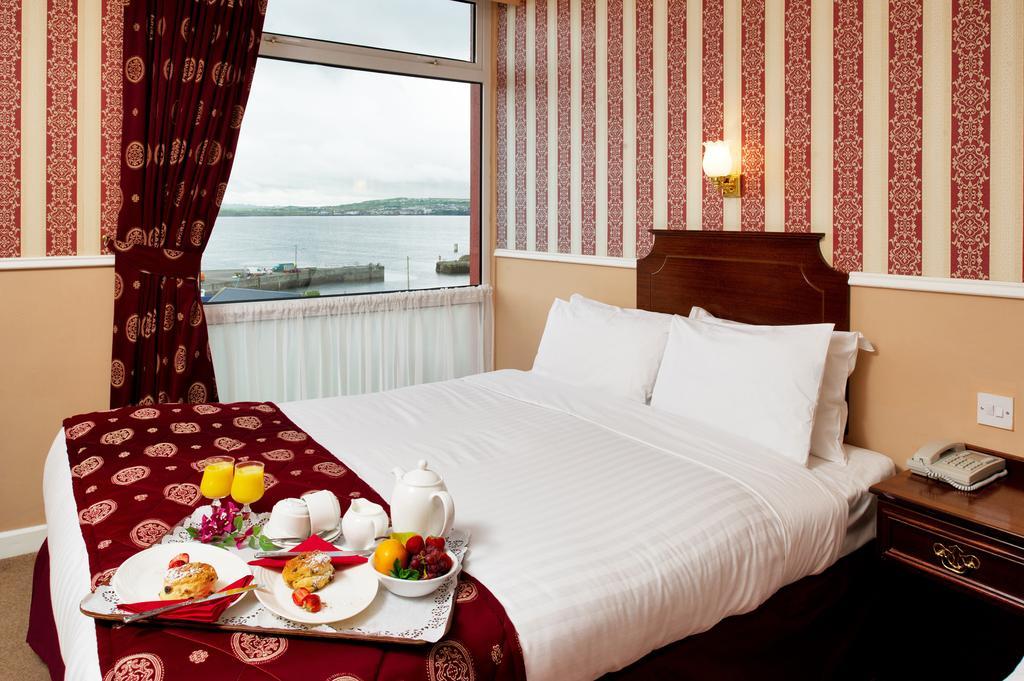 Logues Liscannor Hotel Room photo