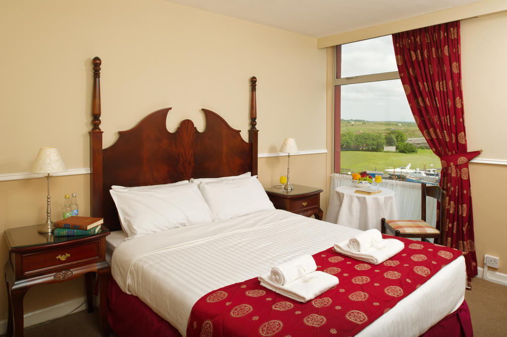 Logues Liscannor Hotel Exterior photo